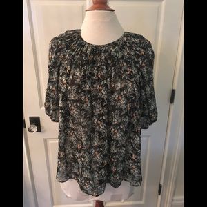 NWT BR Floral print Blouse. So Pretty. Size M
